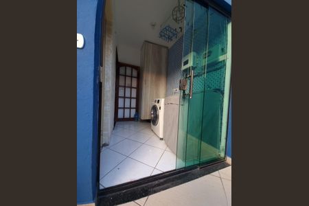 Casa à venda com 184m², 3 quartos e 2 vagasÁrea de serviço