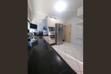 Casa à venda com 184m², 3 quartos e 2 vagasCozinha