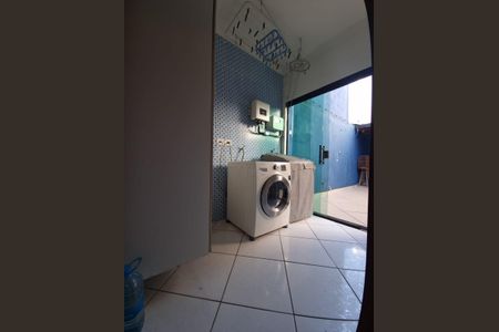 Casa à venda com 184m², 3 quartos e 2 vagasÁrea de serviço