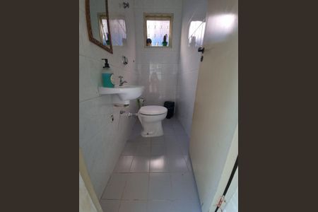 Casa à venda com 184m², 3 quartos e 2 vagasBanheiro