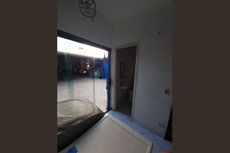 Casa à venda com 184m², 3 quartos e 2 vagasÁrea de serviço