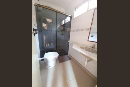 Casa à venda com 184m², 3 quartos e 2 vagasBanheiro