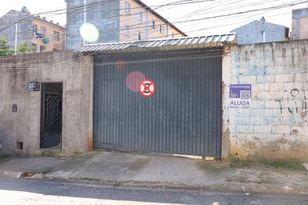 Apartamento para alugar com 60m², 2 quartos e 1 vagaPlaca instalada na fachada do condomínio - Código da placa: YIXW-1471