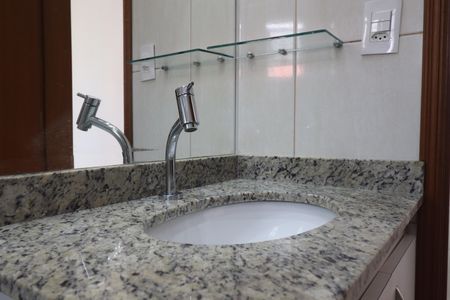 Apartamento à venda com 88m², 3 quartos e 2 vagasBanheiro Quarto 1 suíte