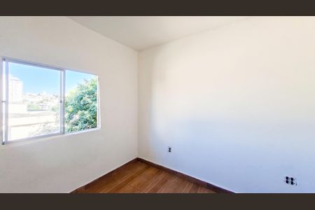 Casa para alugar com 2 quartos, 35m² em Pompéia, Belo Horizonte