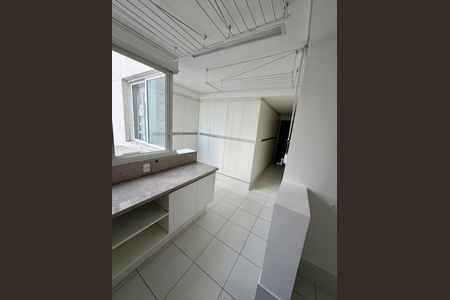 Apartamento à venda com 440m², 4 quartos e 3 vagas Apartamento à venda com 440m², 4 quartos e 3 vagasÁrea de serviço