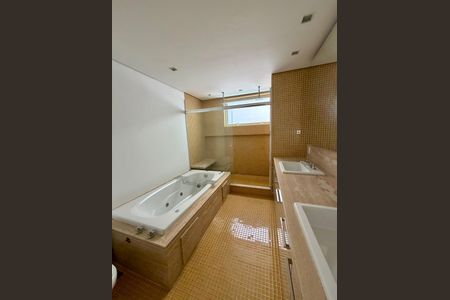 Apartamento à venda com 440m², 4 quartos e 3 vagas Apartamento à venda com 440m², 4 quartos e 3 vagasBanheiro
