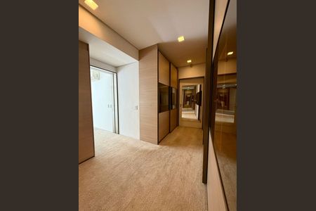 Apartamento à venda com 440m², 4 quartos e 3 vagas Apartamento à venda com 440m², 4 quartos e 3 vagasCloset