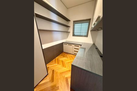 Apartamento à venda com 440m², 4 quartos e 3 vagas Apartamento à venda com 440m², 4 quartos e 3 vagasEscritório