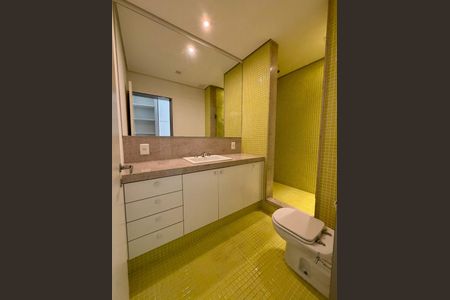 Apartamento à venda com 440m², 4 quartos e 3 vagas Apartamento à venda com 440m², 4 quartos e 3 vagasBanheiro