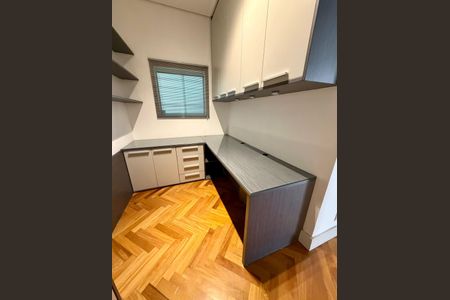 Apartamento à venda com 440m², 4 quartos e 3 vagas Apartamento à venda com 440m², 4 quartos e 3 vagasEscritório