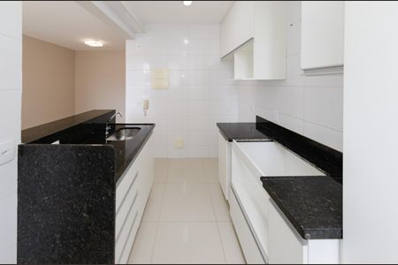 Cozinha de apartamento à venda com 2 quartos, 52m² em Cinquentenario, Belo Horizonte