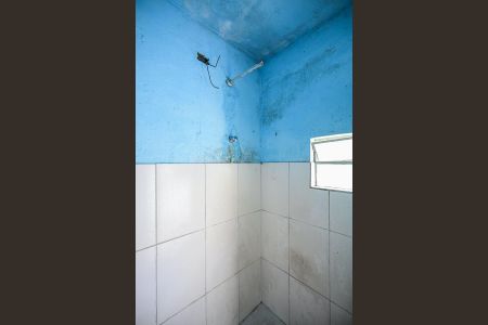 Banheiro de casa para alugar com 1 quarto, 25m² em Jardim Campo Limpo, São Paulo