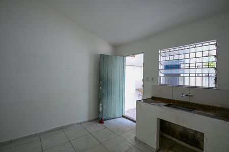 Cozinha de casa para alugar com 1 quarto, 25m² em Jardim Campo Limpo, São Paulo