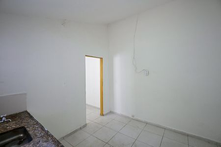 Cozinha de casa para alugar com 1 quarto, 25m² em Jardim Campo Limpo, São Paulo