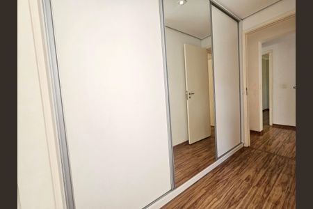 Apartamento à venda com 123m², 3 quartos e 2 vagas Apartamento à venda com 123m², 3 quartos e 2 vagasCloset da suíte 2