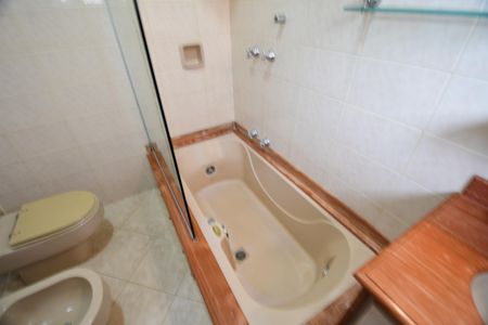 Casa para alugar com 488m², 4 quartos e 4 vagasBanheiro Suíte