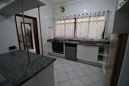 Casa para alugar com 488m², 4 quartos e 4 vagasCozinha