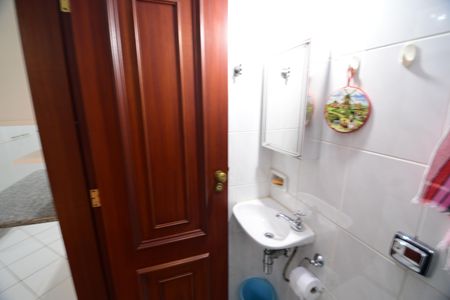 Casa para alugar com 488m², 4 quartos e 4 vagasBanheiro de serviço