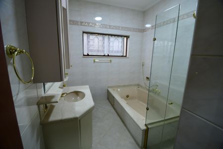 Casa para alugar com 488m², 4 quartos e 4 vagasBanheiro Suíte