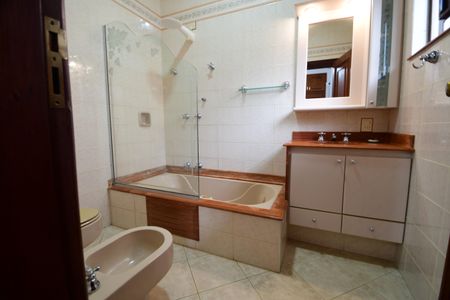 Casa para alugar com 488m², 4 quartos e 4 vagasBanheiro Suíte