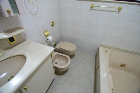 Casa para alugar com 488m², 4 quartos e 4 vagasBanheiro Suíte