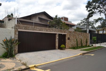 Casa para alugar com 488m², 4 quartos e 4 vagasFachada