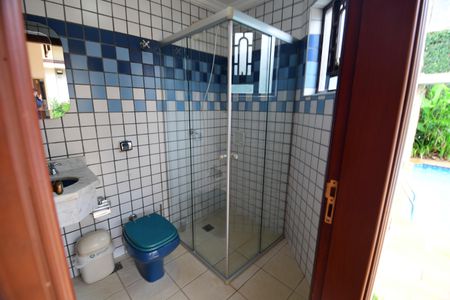 Casa para alugar com 488m², 4 quartos e 4 vagasBanheiro Piscina