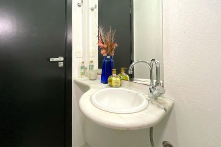 Apartamento à venda com 165m², 4 quartos e 3 vagas Apartamento à venda com 165m², 4 quartos e 3 vagasLavabo