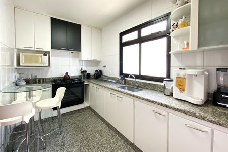 Apartamento à venda com 165m², 4 quartos e 3 vagas Apartamento à venda com 165m², 4 quartos e 3 vagasCozinha