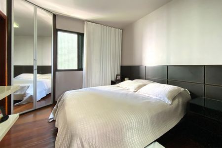 Apartamento à venda com 165m², 4 quartos e 3 vagas Apartamento à venda com 165m², 4 quartos e 3 vagasSuite 1