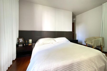 Apartamento à venda com 165m², 4 quartos e 3 vagas Apartamento à venda com 165m², 4 quartos e 3 vagasSuite 1