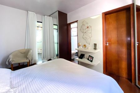 Apartamento à venda com 165m², 4 quartos e 3 vagas Apartamento à venda com 165m², 4 quartos e 3 vagasSuite 1