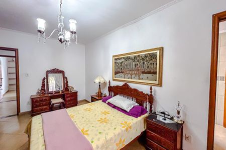 Casa à venda com 160m², 4 quartos e 2 vagasSuíte 2