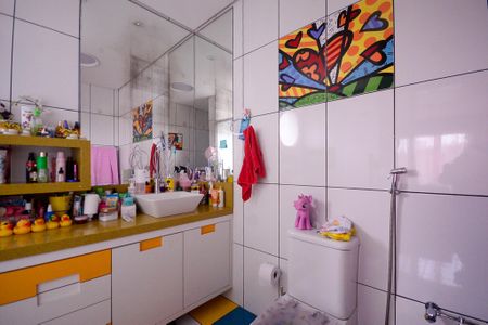 Casa à venda com 320m², 4 quartos e 4 vagasBanheiro do Quarto 3 