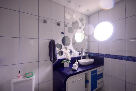 Casa à venda com 320m², 4 quartos e 4 vagasBanheiro Social 