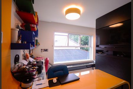 Casa à venda com 320m², 4 quartos e 4 vagasEscritório 