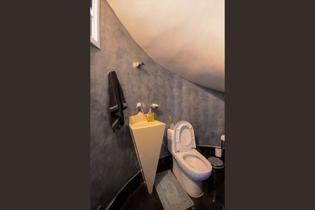 Casa à venda com 320m², 4 quartos e 4 vagasLavabo 