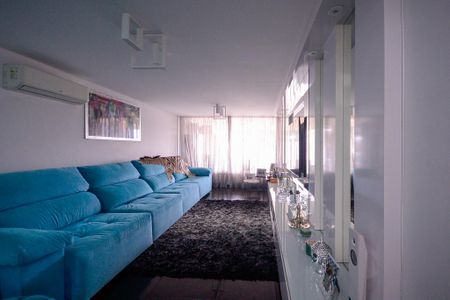 Casa à venda com 320m², 4 quartos e 4 vagasSala de TV 