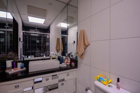 Casa à venda com 320m², 4 quartos e 4 vagasBanheiro do Quarto 4
