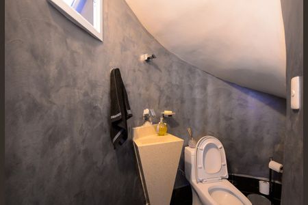 Casa à venda com 320m², 4 quartos e 4 vagasLavabo 