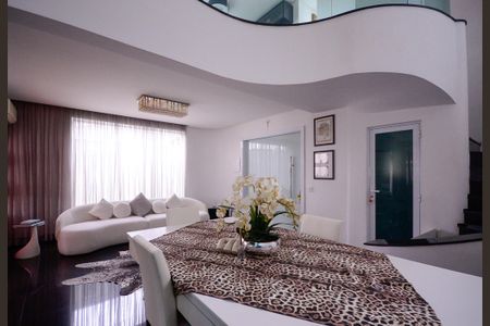 Casa à venda com 320m², 4 quartos e 4 vagasSala de Jantar 