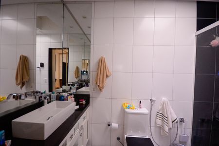 Casa à venda com 320m², 4 quartos e 4 vagasBanheiro do Quarto 4