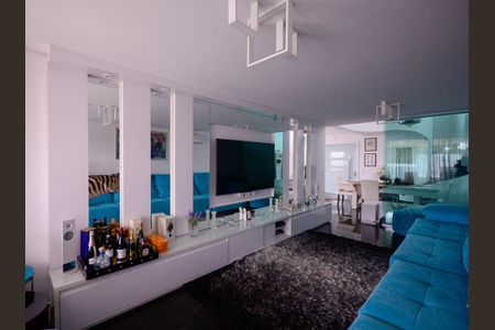 Casa à venda com 320m², 4 quartos e 4 vagasSala de TV 