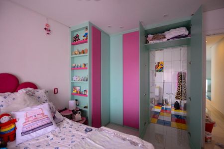 Casa à venda com 320m², 4 quartos e 4 vagasQuarto 3 - Suite 