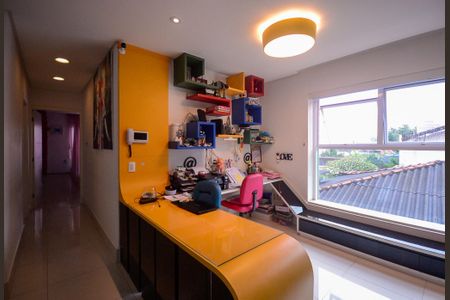Casa à venda com 320m², 4 quartos e 4 vagasEscritório 
