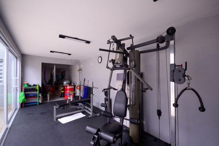 Casa à venda com 320m², 4 quartos e 4 vagasAcademia 