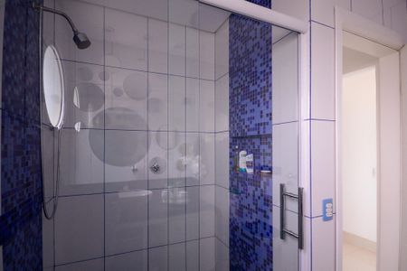 Casa à venda com 320m², 4 quartos e 4 vagasBanheiro Social 