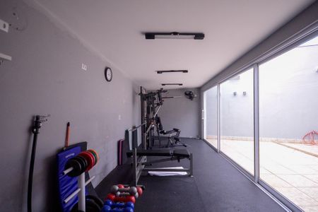 Casa à venda com 320m², 4 quartos e 4 vagasAcademia 