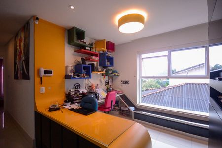 Casa à venda com 320m², 4 quartos e 4 vagasEscritório 